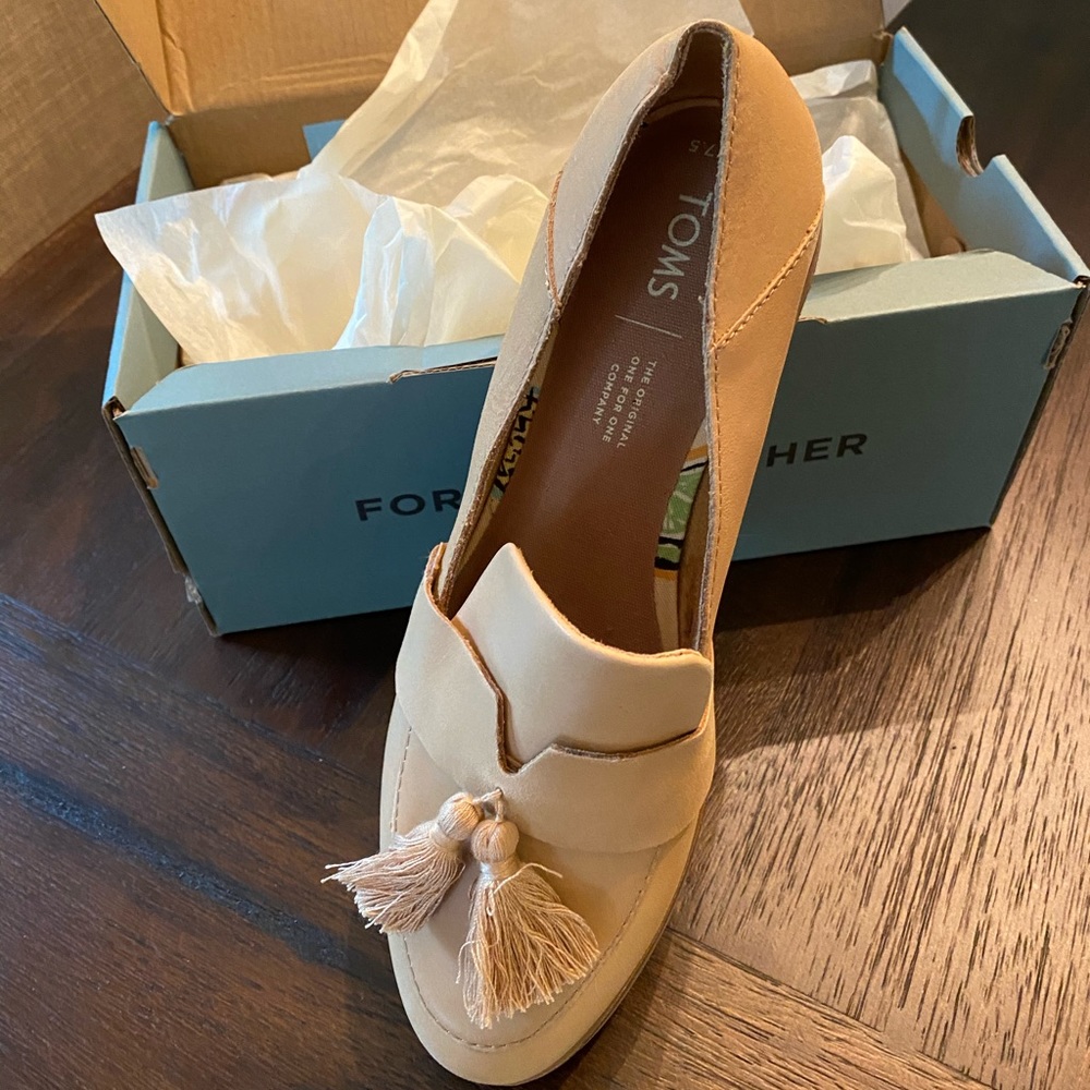 NEVER WORN Toms Loafers